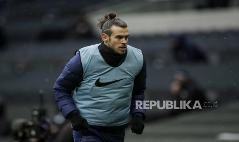  Gareth Bale dari Tottenham melakukan pemanasan di sela-sela pertandingan sepak bola Liga Premier Inggris antara Tottenham Hotspur dan West Bromwich Albion di London, Inggris, 07 Februari 2021.