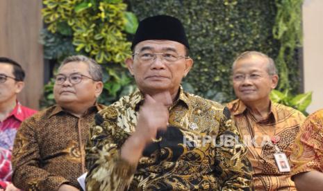 PMK Minister Muhadjir Effendy at Kemenko PMK Media Center, Jakarta, Wednesday (7/2/2024).