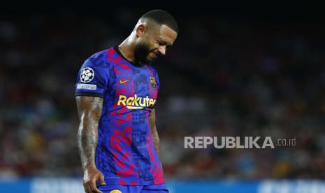 Memphis Depay dari Barcelona bereaksi pada akhir pertandingan sepak bola grup E Liga Champions antara F.C. Barcelona dan Bayern di stadion Camp Nou di Barcelona, ????Spanyol, Selasa, 9 September. 14, 2021.