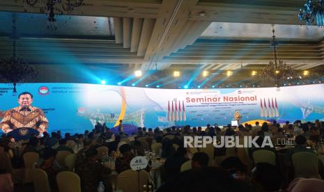 Menteri Pertahanan RI Prabowo Subianto saat menghadiri Seminar Nasional Strategi Perlindungan Kawasan Pulau Jawa, Melalui Pembangunan Tanggul Pantai Dan Tanggul Laut (Giant Sea Wall) di Grand Ballroom Hotel Kempinski Jakarta, Jakarta Pusat, Rabu (10/1/2024). 