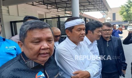 Politisi Dedi Mulyadi bersama tim hukum Peradi kembali mendatangi Rutan Kebonwaru, Bandung, Selasa (16/7/2024). Mereka hendak menggali keterangan dari empat terpidana kasus pembunuhan Vina dan Eky di Cirebon sebagai bahan pengajuan peninjauan kembali. 