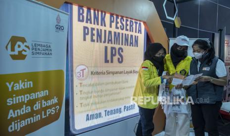 Sejumlah pelajar mengunjungi stan Lembaga Penjamin Simpanan (LPS) pada acara peluncuran Program SiMuda Gen 2 Kreasimuda Indonesia 2022. Lembaga Penjamin Simpanan (LPS) mencatat simpanan nasabah atau dana pihak ketiga bank umum di DKI Jakarta sebesar Rp 4.132,7 triliun per Oktober 2022. Adapun jumlah tersebut berkontribusi sekitar 52,13 persen dari total DPK di bank umum nasional.