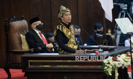 Presiden Joko Widodo menyampaikan pidato dalam rangka penyampaian laporan kinerja lembaga-lembaga negara dan pidato dalam rangka HUT ke-75 Kemerdekaan RI pada sidang tahunan MPR dan Sidang Bersama DPR-DPD di Komplek Parlemen, Senayan, Jakarta, Jumat (14/8).Prayogi/Republika.