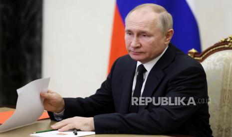  Presiden Rusia Vladimir Putin memimpin rapat Dewan Keamanan melalui konferensi video di Moskow, Rusia, Selasa, 6 Desember 2022. Putin: Harus Ada Kesepakatan untuk Akhiri Konflik Ukraina