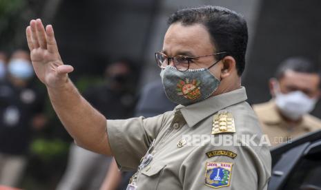 Gubernur DKI Jakarta Anies Baswedan tiba di Mapolda Metro Jaya, Jakarta, Selasa (17/11/2020). Gubernur DKI Jakarta Anies Baswedan dipanggil pihak kepolisian untuk dimintai keterangan terkait pelanggaran protokol kesehatan pada acara Maulid Nabi di Petamburan, Jakarta Pusat yang menimbulkan kerumunan. 