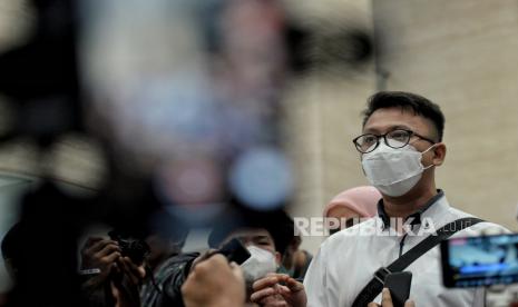 Ketua tim dokter forensik autopsi ulang jenazah Brigadir J yang juga Ketua Umum Perhimpunan Dokter Forensik Indonesia (PDFI) Ade Firmansyah Sugiharto memberikan keterangan saat konferensi pers di Bareskrim Mabes Polri, Jakarta, Senin (22/8/2022). Ketua Tim PDFI mengungkap ada dua luka fatal di tubuh Brigadir J.