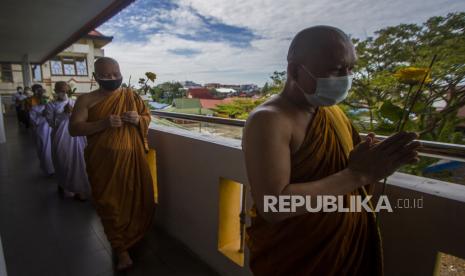 Jaga Kerukunan, Wapres Harapkan Peran Cendekiawan Buddhis. Foto ilustrasi:  Prosesi Pradaksina di Vihara Dhammasoka, Banjarmasin, Kalimantan Selatan, Rabu (26/5/2021). 