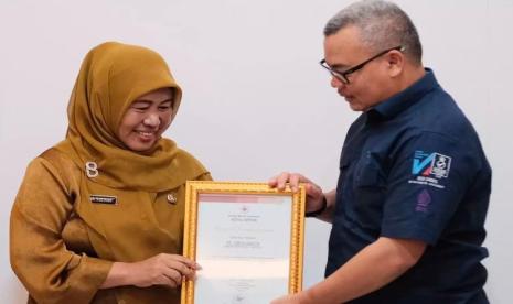 Perusahaan Air Minum PT Tirta Asasta Depok Raih Penghargaan Penyumbang Bulan Dana Kemanusiaan PMI 