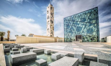 Masjid Kapsarc di Riyadh, Arab Saudi.