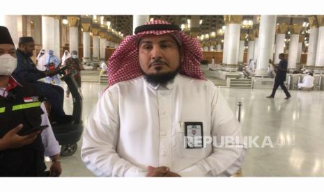 Masjid Nabawi terus berupaya meningkatkan layanan dalam menyambut tamu Allah dari berbagai negara. Layanan tersebut mencakup banyak hal. Hal tersebut diungkap Direktur Pelayanan Jamaah Masjid Nabawi Ahmad Bin Ali Al Johan kemudian menemui Tim Media Center Haji (MCH) Daerah Kerja Madinah, Sabtu (17/6/2023).