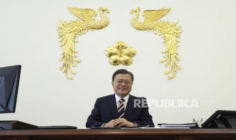  Presiden Korea Selatan Moon Jae-in. Korea Selatan turut menjatuhkan sanksi kepada Rusia.