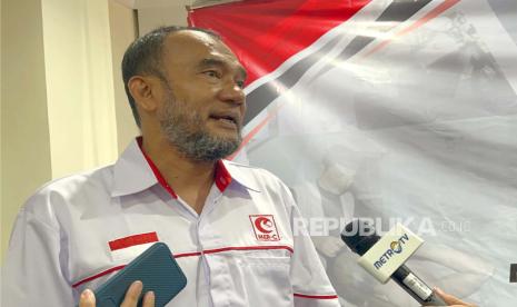 Ketua Presidium MER-C Indonesia Dr. Sarbini Abdul Murad. Di Aksi Bela Palestina, Ketua MER-C minta doakan 3 relawan tetap bertahan di Gaza.