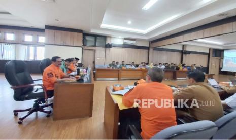 Pemerintah Kota (Pemkot) Tasikmalaya menggelar rapat koordinasi membahas penanganan dampak kekeringan di Bale Kota Tasikmalaya, Jawa Barat, Senin (4/9/2023). 