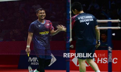 Pasangan Ganda Putra Indonesia Mohammad Ahsan-Hendra Setiawan saat melawan pasangan Taiwan Chiang Chien Wei-Wu Hsuan Yi pada pertandingan babak pertama Indonesia Masters 2025 di Istora Senayan, Jakarta, Selasa (21/1/2025). Mohammad Ahsan-Hendra Setiawan menang dua gim langsung dengan skor 21-19 22-20 sekaligus melaju ke babak selanjutnya.