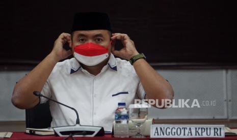 Anggota KPU Mochammad Afifuddin. KPK akan mengajukan banding terhadap putusan penundaan pemilu pada pekan ini.