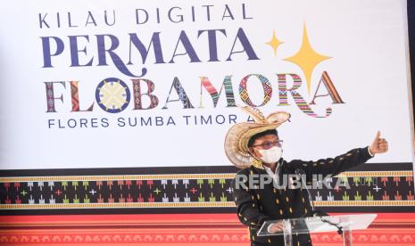 Menteri Komunikasi dan Informatika Johnny G Plate memberikan sambutan pada acara puncak Gerakan Nasional Bangga Buatan Indonesia di Puncak Waringin, Labuan Bajo, Manggarai Barat, Nusa Tenggara Timur, Jumat (18/6). Johnny mengatakan, guna memperkuat branding UMKM, Kementerian Kominfo akan mempercepat pembangunan infrastruktur BTS.