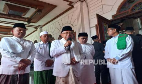 Wakil Presiden Maruf Amin dalam keterangan persnya usai menghadiri acara Muhasabah dan Istigasah Doa Keselamatan Bangsa dalam rangka Peringatan Isra Mi