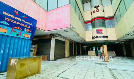 Suasana Plaza Bogor, Kecamatan Bogor Tengah, Kota Bogor yang telah dikosongkan jelang pembongkaran dan revitalisasi.