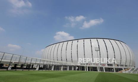 Suasana Jakarta International Stadium (JIS) di Tanjung Priok, Jakarta Utara, Selasa (4/7/2023). Pemerintah akan merenovasi JIS sesuai dengan standar FIFA agar bisa menjadi salah satu venue penyelenggaraan Piala Dunia U-17 2023. Renovasi yang meliputi akses masuk bus bagi pemain dan pejabat, rumput stadion dan berbagai aspek teknis lainnya tersebut ditargetkan rampung dalam tiga bulan.