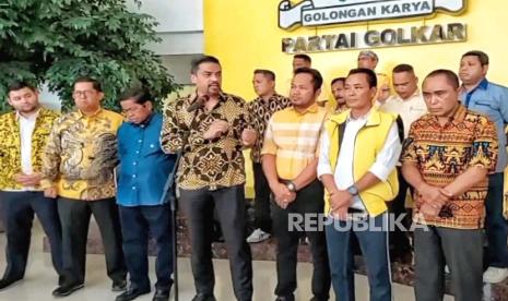 Bappilu Partai Golkar usai menggelar rapat jelang pendaftaran Prabowo Subianto-Gibran Rakabuming Raka, di Kantor DPP Partai Golkar, Jakarta, Selasa (24/10/2023). 