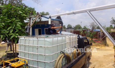 In Picture: Bisnis Penjualan Air Bersih Sumur Bor di Dumai 