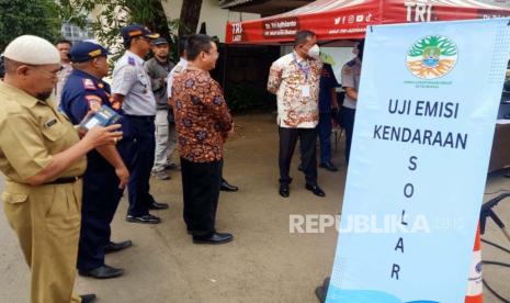 Dinas Perhubungan Kota Bekasi melakukan uji emisi kendaraan bermotor roda empat di Kecamatan Rawalumbu. Ada 104 kendaraan roda empat dilakukan uji emisi pada Senin (28/8/2023). 