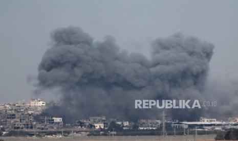 Asap akibat pemboman yang dilakukan Israel di Gaza Palestina.