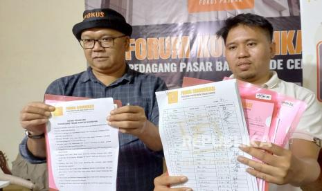 Ribuan pedagang Pasar Baru Kota Bandung menggalang petisi penolakan terhadap harga sewa kios baru yang dikeluarkan pengelola pasar. Mereka menilai harga sewa kios memberatkan dan dianggap naik hingga 1.000 kali lipat dibandingkan sewa sebelumnya.