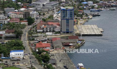 38 Warga Mimika Sembuh dari Covid-19. Suasana lengang di kawasan jalan utama Jayapura, Papua.