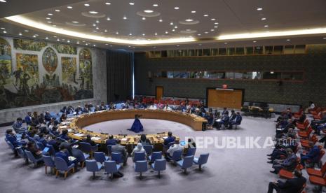 People speak during a Security Council meeting about the war in Gaza at United Nations headquarters, Wednesday, May 29, 2024. 