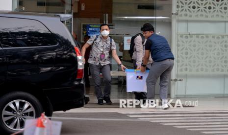 Geledah Kantor BGN, Kejagung Amankan Satu Boks Kontainer Barang Bukti