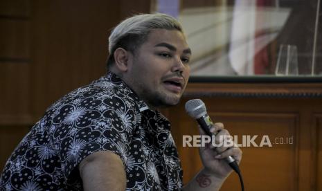 Selebritas Ivan Gunawan. KPI memberikan teguran kepada program Brownis di Trans TV. Sebagai host, Ivan pun memberikan tanggapannya.