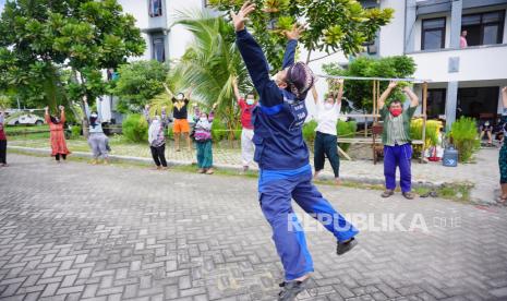 [Foto ilustrasi: Aktivitas di tempat karantina Tulungagung, Jawa Timur]