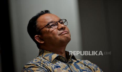 Calon Presiden (capres) Koalisi Perubahan untuk Persatuan (KPP) Anies Baswedan  saat menyampaikan keterangan pers di Jakarta, Jumat (5/5/2023). Dalam konferensi pers tersebut, Capres Anies Baswedan bersama tim delapan menyampaikan terkait proses KPP dalam menentukan nama bakal Calon Wakil Presiden (cawapres).