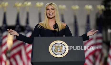  Ivanka Trump berbicara untuk memperkenalkan Presiden Donald Trump dari South Lawn Gedung Putih pada hari keempat Konvensi Nasional Partai Republik, Kamis, 27 Agustus 2020, di Washington.