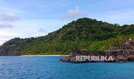 Pulau Senua, salah satu situs geopark di Natuna, Kepulauan Riau, Ahad (12/5/2024). 