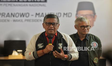 Sekretaris TPN Ganjar-Mahfud Hasto Kristiyanto. Sekjen PDIP Hasto sebut pertemuan Jokowi-Paloh bukti demokrasi dalam masalah.