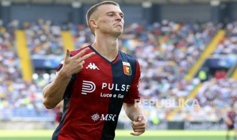 Penyerang Genoa Albert Gudmundsson.