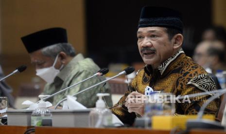 Ketua Badan Amil Zakat Nasional (BAZNAS) RI KH. Noor Achmad (kanan), menegaskan larangan unsur politik dalam pendistribusian zakat  