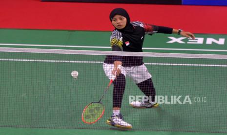 Atlet tunggal putri para badminton Qonitah Syakuroh bertanding dengan atlet tunggal putri Australia Celine Vinot pada pertandingan ronde ketiga nomor WS-SL3 Foxs Indonesia Para Badminton Internasional 2022 di GOR Amongrogo, Yogyakarta, Sabtu (27/8/2022). Qonitah memastikan gelar juara nomor WS-SL3 usai mengalahkan Vinot 21-15, 21-16.