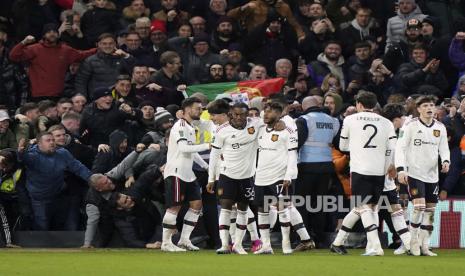 Iblis Merah merayakan gol ketiga pada laga semi-final Piala Liga antara Nottingham Forest melawan Manchester United di Stadion City Ground, Nottingham, Inggris, Kamis (26/1/2023) dini hari WIB. Sempat terjadi kekacauan pada selebrasi tersebut.