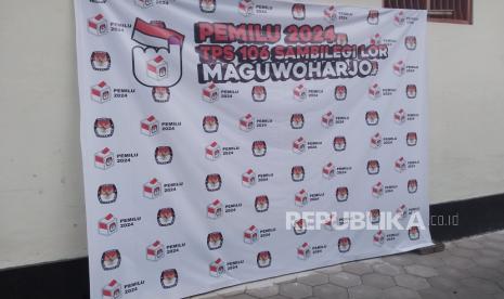 Suasana di TPS 106 Sambilegi, Maguwoharjo, Depok, Sleman DIY, Rabu (14/2/2024). Cawapres nomor urut 3 Mahfud MD dijadwalkan akan melakukan pencobolosan di TPS tersebut. 