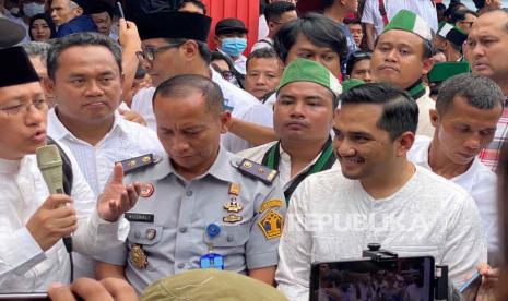 Suasana ketika Anas Urbaningrum menyampaikan sambutan usai resmi dibebaskan dari Lapas Sukamiskin, Kota Bandung, Selasa (11/4/2023). 