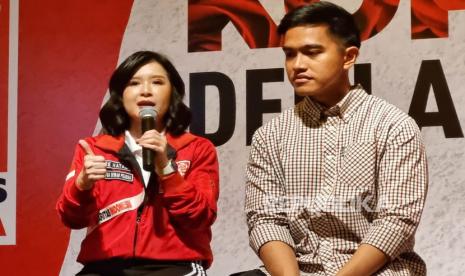 Wakil Ketua Dewan Pembina Partai Solidaritas Indonesia (PSI), Grace Natalie (kiri) 