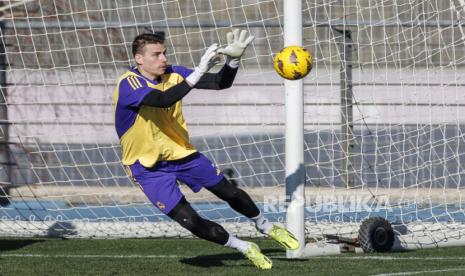 Kiper Real Madrid Andriy Lunin 