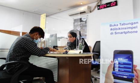 Lembaga Penjaminan Simpanan (LPS) mencatatkan peningkatan kepercayaan masyarakat terhadap sistem perbankan. Hal ini terlihat dari penghimpunan dana pihak ketiga (DPK) atau simpanan di atas Rp 5 miliar mulai berpindah dari bank umum kelompok usaha (BUKU) IV ke bank-bank BUKU I, BUKU II, dan BUKU III.