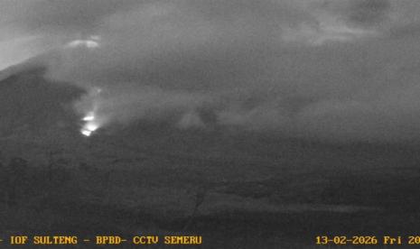 Gunung Semeru Erupsi, Luncurkan Awan Panas Sejauh 4 Kilometer