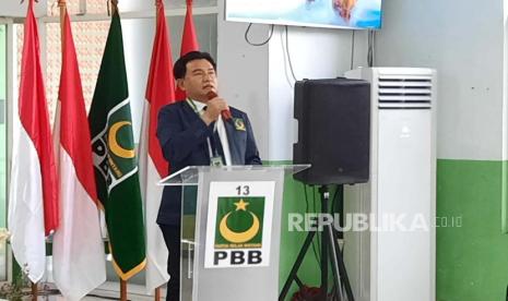 Ketua Umum Partai Bulan Bintang (PBB), Yusril Ihza Mahendra ketika membuka Musyawarah Dewan Partai PBB di markas partai berlogo bulan bintang itu, Jakarta Selatan, Sabtu (18/5/2024). 