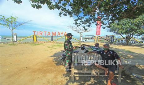 Objek wisata Pantai Tirtamaya, Indramayu, Jawa Barat