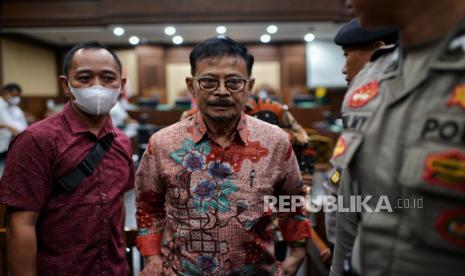 Terdakwa kasus pemerasan dan gratifikasi Syahrul Yasin Limpo saat menjalani sidang lanjutan di Pengadilan Tipikor, Jakarta, Rabu (29/5/2024). Sidang lanjutan mantan Menteri Pertanian itu beragenda mendengarkan keterangan saksi diantaranya istri terdakwa Ayun Sri Harahap, anaknya Kemal Redindo hingga cucunya Andi Tenri Bilang Radisyah Melati. Selain itu, jaksa penuntut umum (JPU) juga akan menghadirkan sejumlah saksi baru diantaranya penyanyi dangdut Nayunda Nabila Nizrinah, staf dan sopir di kementerian pertahanan Yuli Yudiyani Wahyuningsih dan Oky Anwar Djunaidi, pengurus rumah tangga Nurhabibah Al Majid hingga Bendahara Umum Partai Nasdem, Ahmad Sahroni.